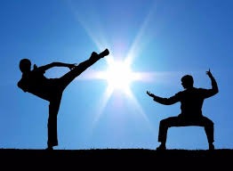 什么是“博弈带宽”的枯竭？解析长达 6 小时十三水后的智力下滑。（六小时十三水后为何出现智力下滑：“博弈带宽”枯竭的机制解析）