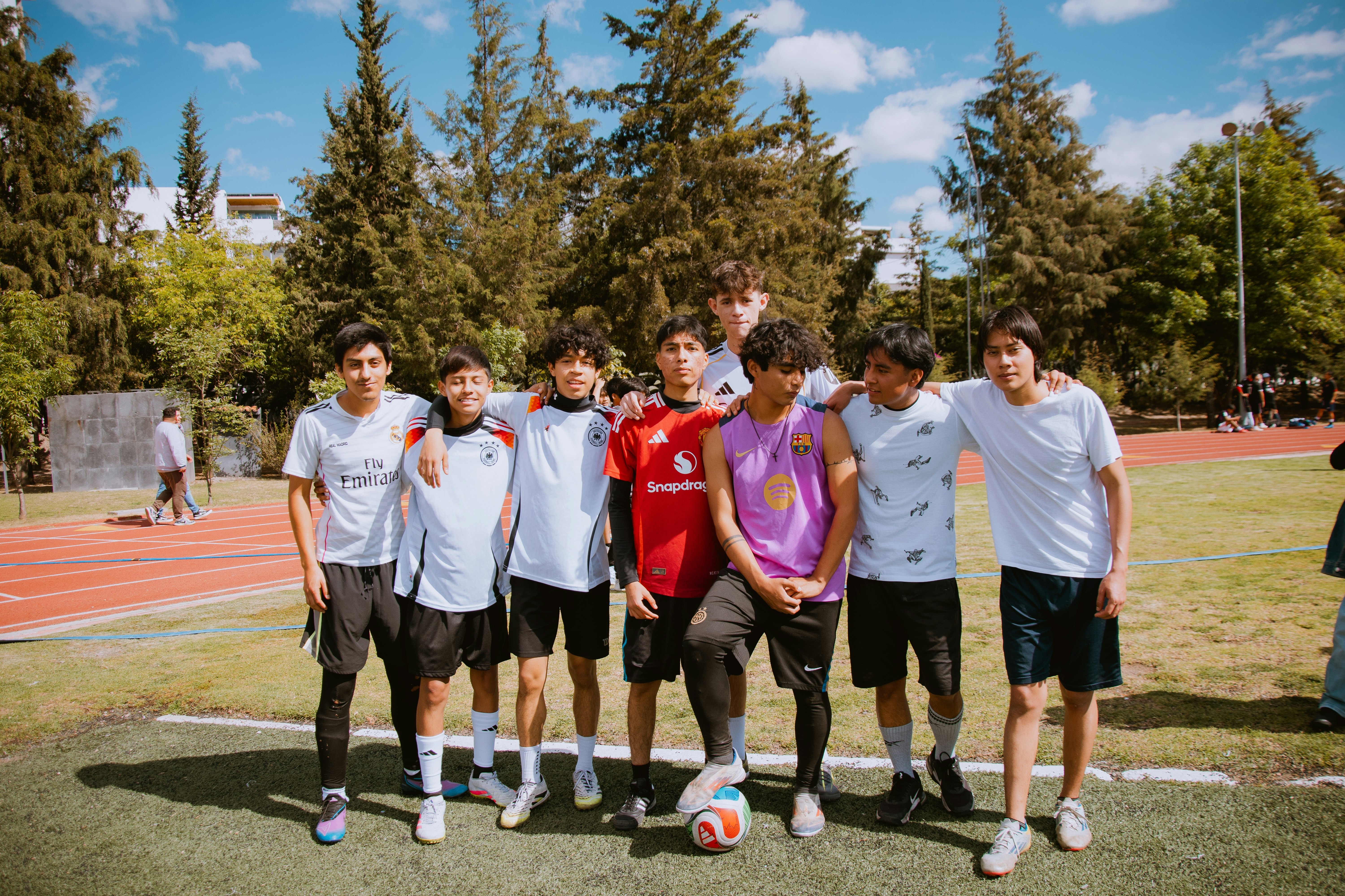 世体：巴萨更衣室内部有消息称德罗可能会加盟巴黎圣日耳曼