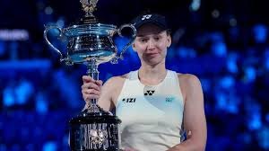 詹姆斯把不应该进总决赛的球队带进总决赛 不是黑点 你本末倒置了 阵容碾压怎么打？